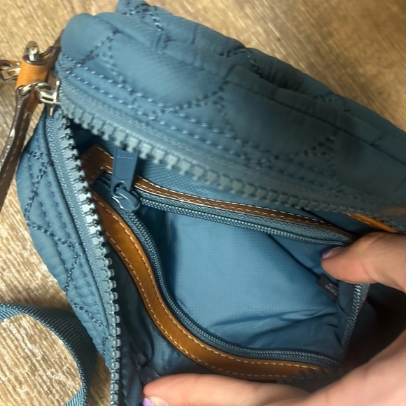 Brighton Kira Heart bag MINT/NEW condition- smaller crossbody beautiful blue - Picture 4 of 12